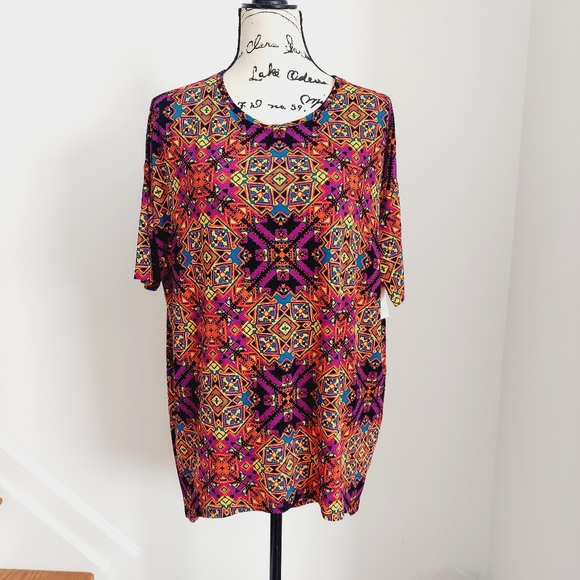 NWT LulaRoe Irma Aztec Geometric Top Short Sleeve XS - Picture 1 of 7